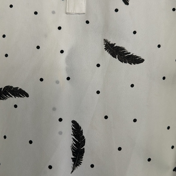 DR2 women white vneck lightweight blouse w/feather print, polkadots & 3/4 sleeve - Picture 6 of 10